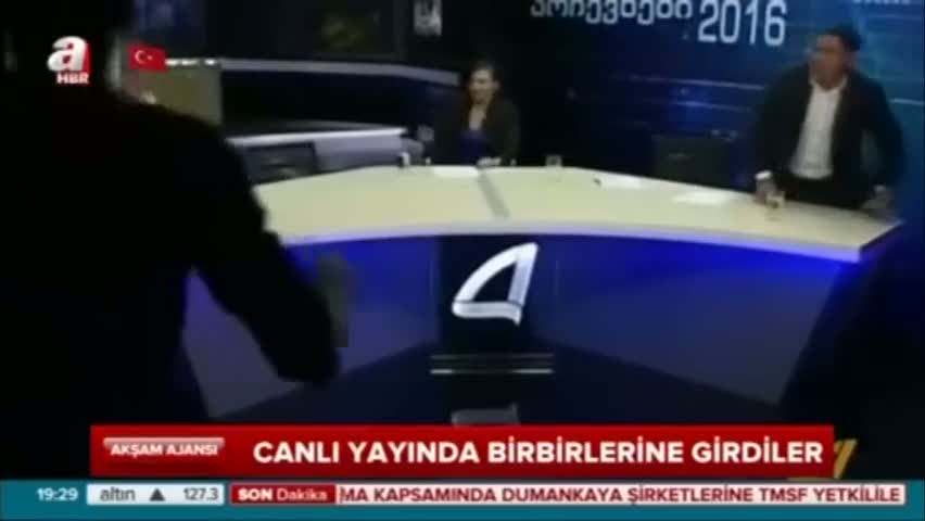 Milletvekilleri canlı yayında birbirine girdi