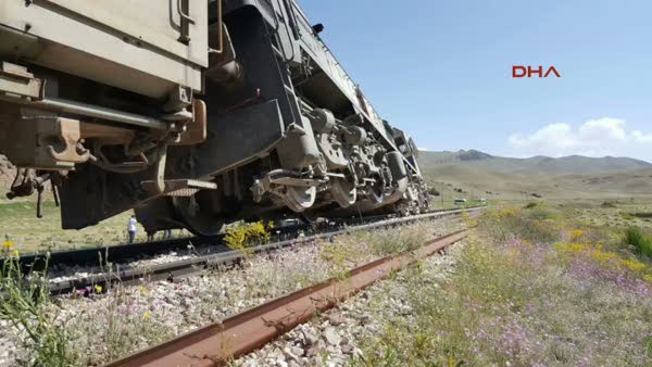 Van'da yük trenine PKK'dan bombalı saldırı
