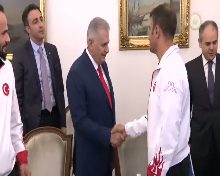 Başbakan Binali Yıldırım, Rio 2016 Paralimpik Olimpiyatları'nda madalya alan sporcuları kabul etti