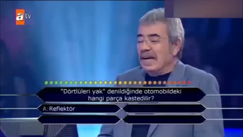 Kadın sürücü flaşör sorusuna yanlış yanıt verdi