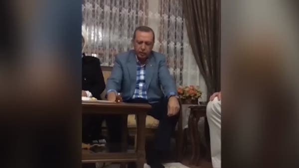 Cumhurbaşkanı Erdoğan şehit evinde Kur'an-ı Kerim okudu