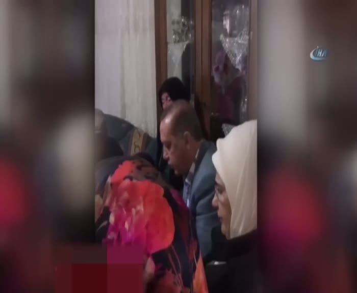 Cumhurbaşkanı Erdoğan 15 Temmuz şehidinin evinde Kur'an okudu