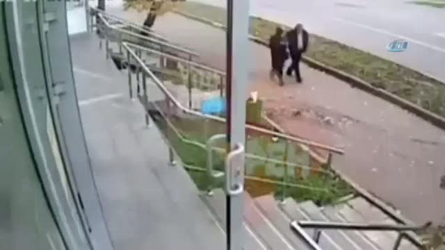 Kontrolden çıkan otomobil dehşet saçtı