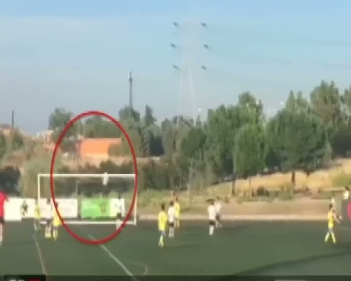 Cristiano Ronaldo oğlu için top toplayıcı oldu