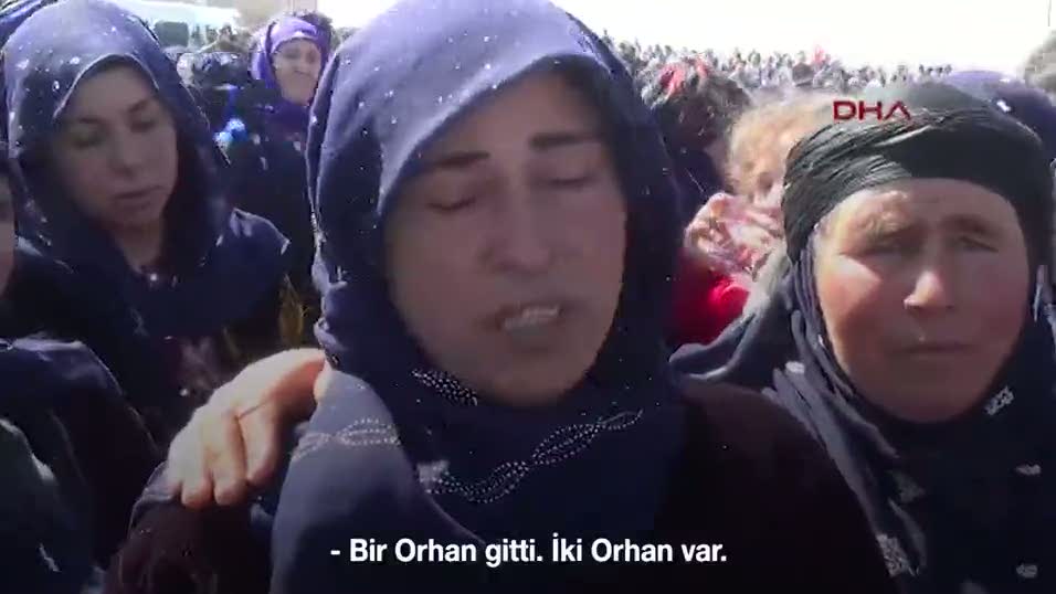 Şehidin annesi Kürtçe ağıtlarla isyan etti