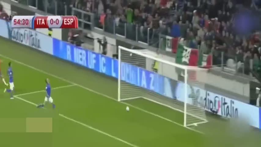 Muslera ve Buffon topu böyle ıskaladılar