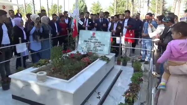 350 genç ömer halisdemir’in mezarını ziyaret etti