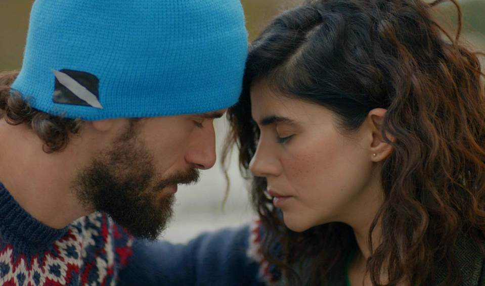 Seviyor Sevmiyor 14. Bölüm fragmanı İzle!