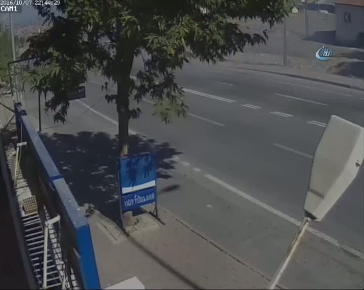 Kamyon kazası kamerada