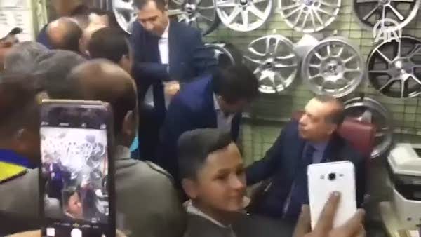 Cumhurbaşkanı Erdoğan, Ankara'da lastikçi esnafını ziyaret etti