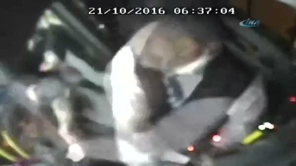 İstanbul’da İETT şoförüne saldırı anı kamerada