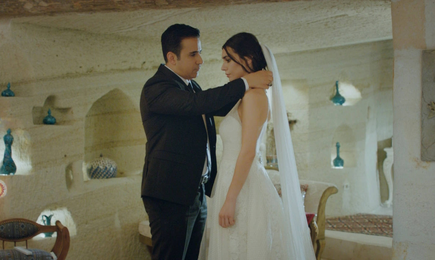 Aşk ve Mavi 1. Bölüm Fragmanı İzle!