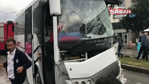 TIR yolcu minibüsüne çarptı: 2’si ağır 21 yaralı