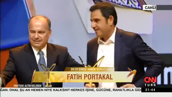 Fatih Portakal aldığı ödülü FETÖ'cü o isme ithaf etti!