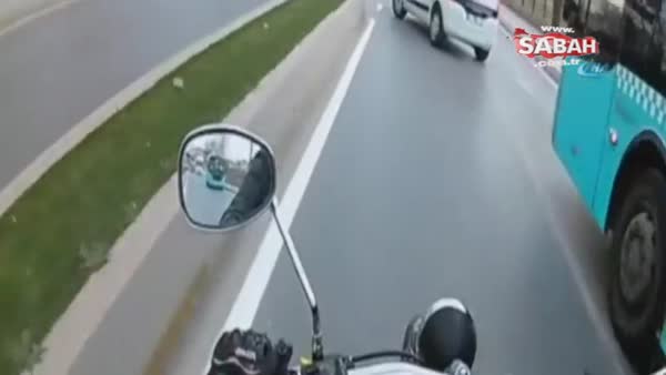 Motosikletlinin ölümden döndüğü kaza kamerada