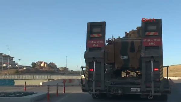 Gaziantep'te, Suriye sınırına 4 zırhlı araç sevkiyatı yapıldı.