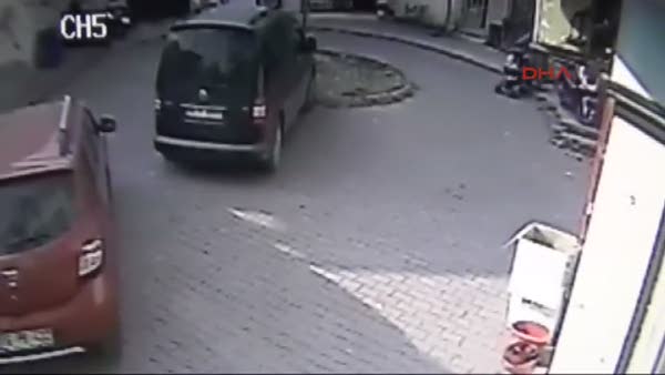 Bebek arabası çalan hırsız güvenlik kamerasına yakalandı