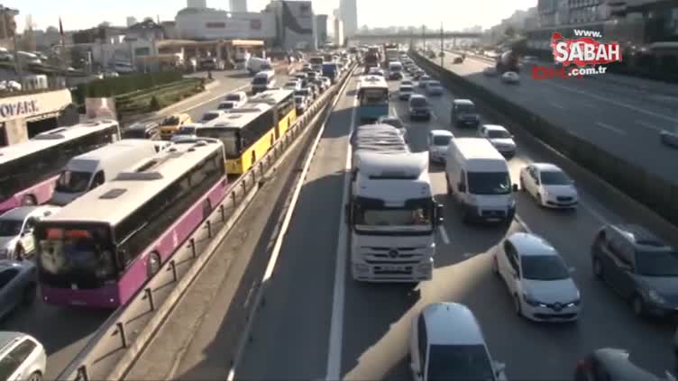 Yol çalışması, trafik kazası, arızalanan araç trafiği içinden çıkılmaz bir hale soktu