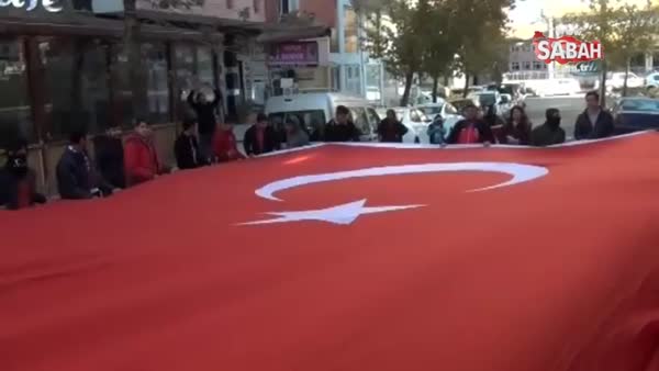 Mardin’de dev Türk bayrağıyla teröre tepki yürüyüşü
