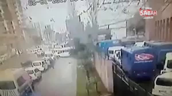 Flaş Haber: İzmir'de bombalı aracın patlama anı güvenlik kamerasında!