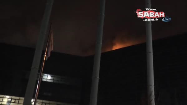 Kayseri'de belediye binası alev alev yandı