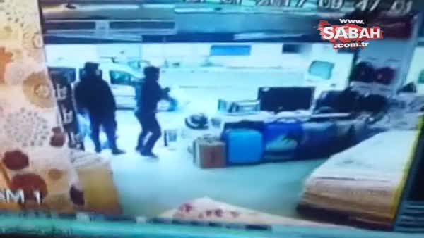 Son dakika haberi: İstanbul Esenyurt'ta polise ateş açan teröristin kaçış anı görüntüsü ortaya çıktı!