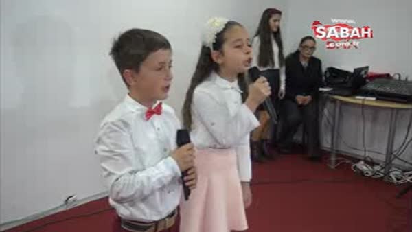 Kosovalı çocuğun Çanakkale şiiri salondakileri duygulandırdı