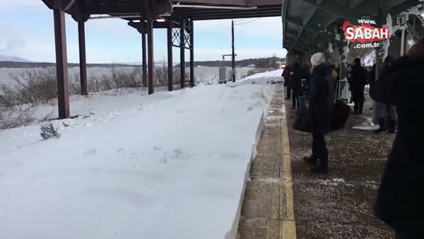 Karların içinden geçen trenin sürprizi!