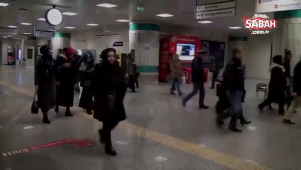 İstanbul metrosunda herkesi ağlattılar!