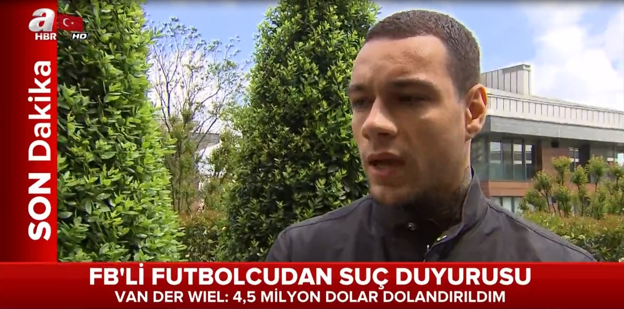 Fenerbahçeli futbolcu Van der Wiel dolandırıldı!