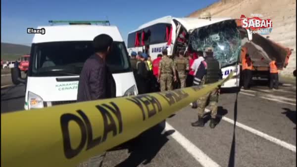 Otobüs tıra çarptı: 2 ölü, 30 yaralı