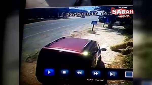 İki otomobil çarptığı kaza kamerada