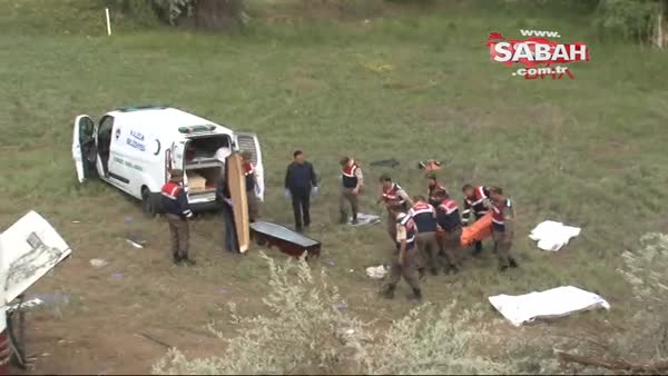 Ankara'da yolcu otobüsü kaza yaptı : 8 ölü, 11'i ağır 32 yaralı