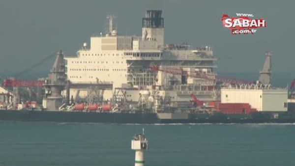 Dev gemi İstanbul Boğazı'na girdi