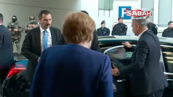 Merkel Erdoğan'ı kapıda karşıladı