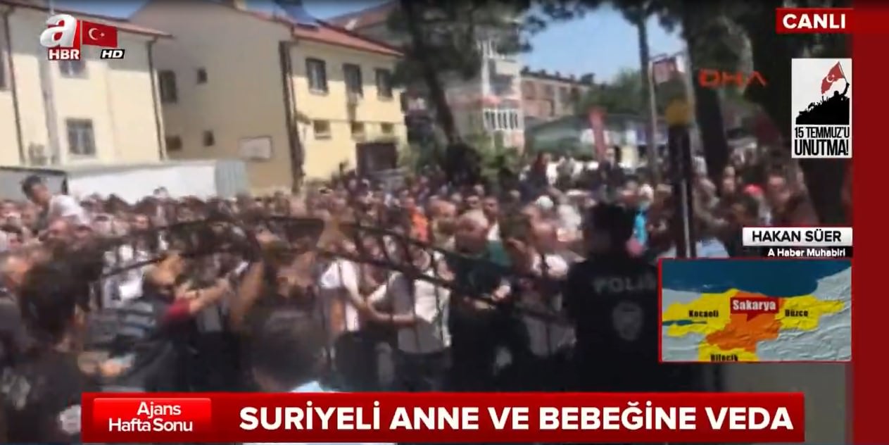 Suriyeli anne ve bebeğine veda!