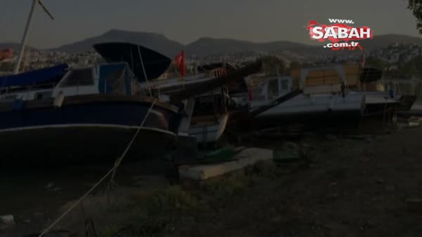 Deprem sonrası oluşan tsunami teknelere ve araçlara zarar verdi!