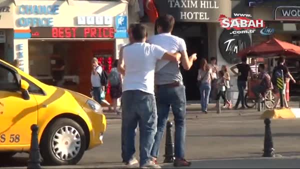 Taksim’de uyuşturucu kullanan gençlerin üzücü görüntüsü