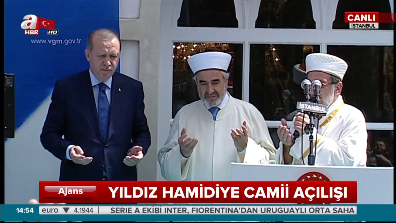 Yıldız Hamidiye Camisi dualarla açıldı.