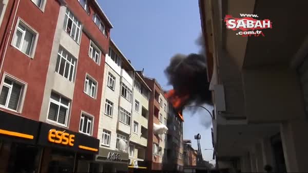 Ataşehir'de 6 katlı binanın çatısı alev alev yandı