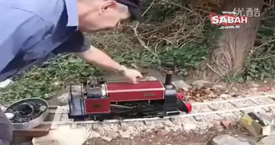 Mini buharlı lokomotif yapan adam!