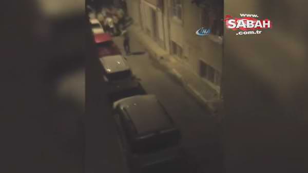 Beyoğlu’nda olay çıkaran şahısla polisler arasındaki arbede kamerada