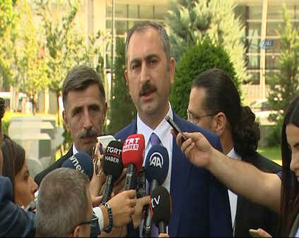 Adalet Bakanı Abdülhamit Gül gazetecilerin sorularını cevapladı