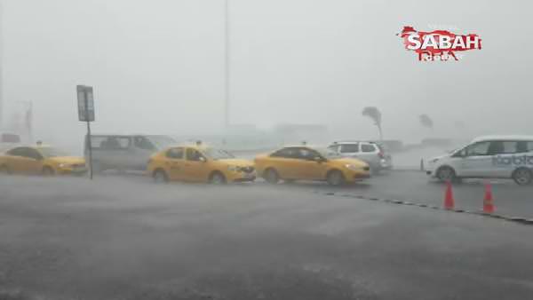 İstanbul'da kuvvetli yağış hayatı olumsuz etkiliyor