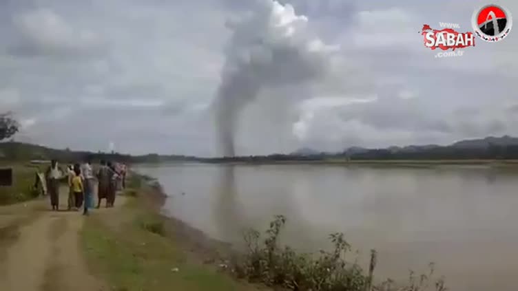 Arakan'da Müslümanlar yerlerinden zorla göç ettiriliyor