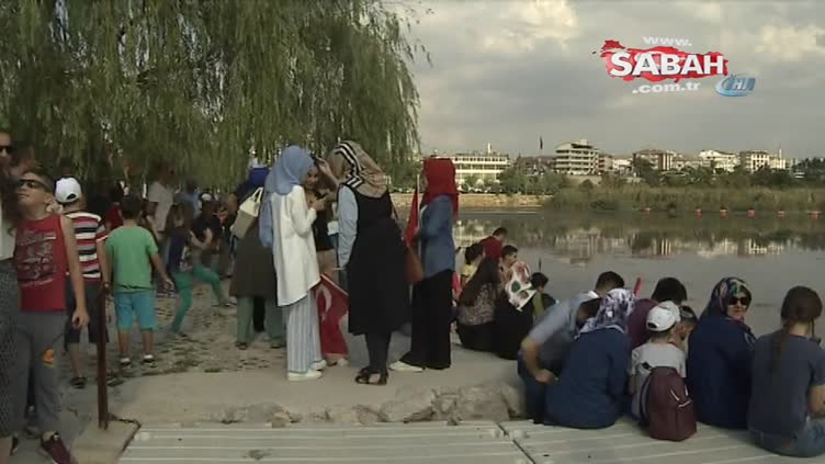 Binlerce Ankaralı Mogan gölü kenarında SOLOTÜRK'ün gösterisini izledi