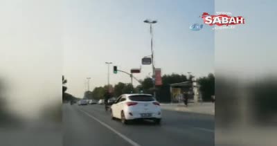 İstanbul’da trafikteki motosikletlinin ölümcül şovu kamerada!