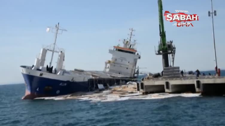 Gemi yan yattı, suntalar denize döküldü