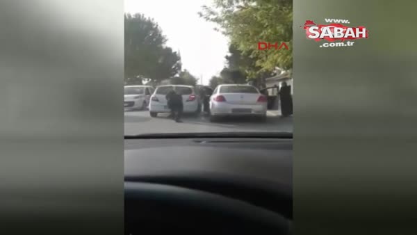 Kadın sürücü, trafikte tartıştığı erkek sürücüye plakayla saldırdı