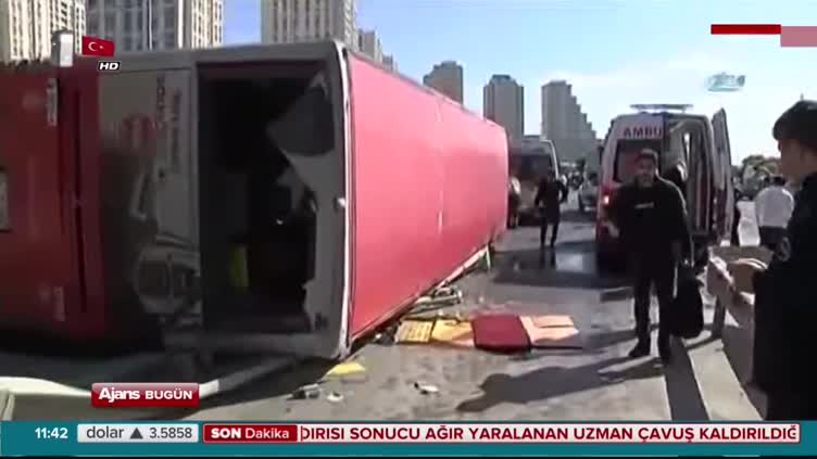 Bahçeşehir'de otobüs devrildi!